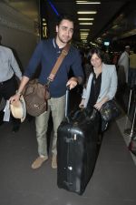 Imran Khan and Avantika Malik leave for new years vacation in Mumbai Airport on 25th Dec 2013